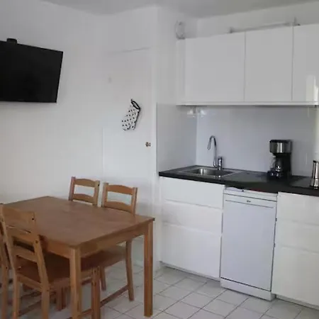 Climatise Avec Piscine Et Wifi, 6 Couchages Au Lavandou - Fr-1-251-869 *